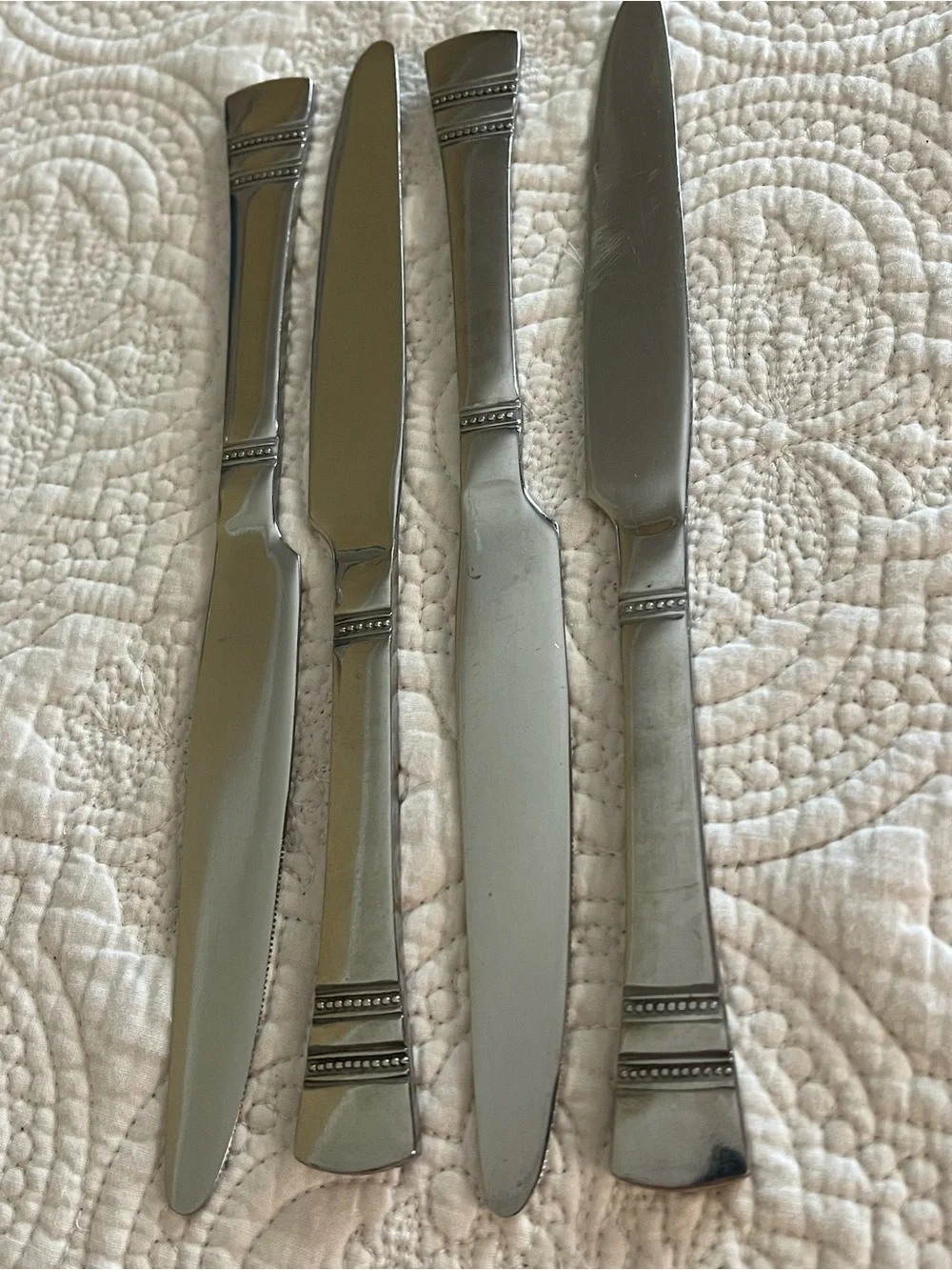 4 International Silver Kensington Flatware Set Dinner Knives